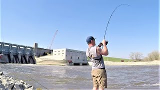 Fishing One of the Largest Dams in Iowa Big fish [upl. by Kirst]